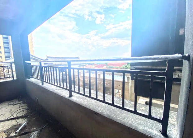 雲南瀘西錦輝翡翠住宅項目鋅鋼欄杆工程 雲南瀘西錦輝翡翠住(zhù)宅項目鋅鋼欄杆工程